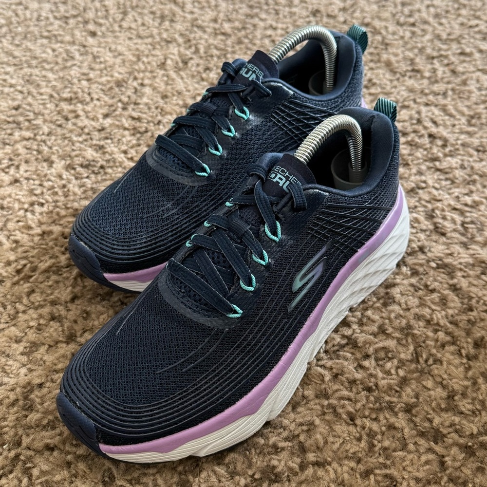 Skechers Max Cushion Running Shoes Women’s Size 8